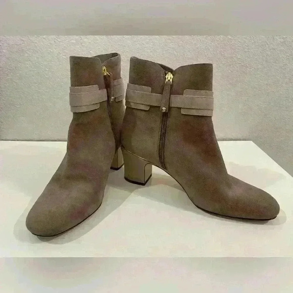 Joan‎ & David Women’s Suede Leather Tan Color Ankle Booties Size 9.5 - Picture 3 of 13
